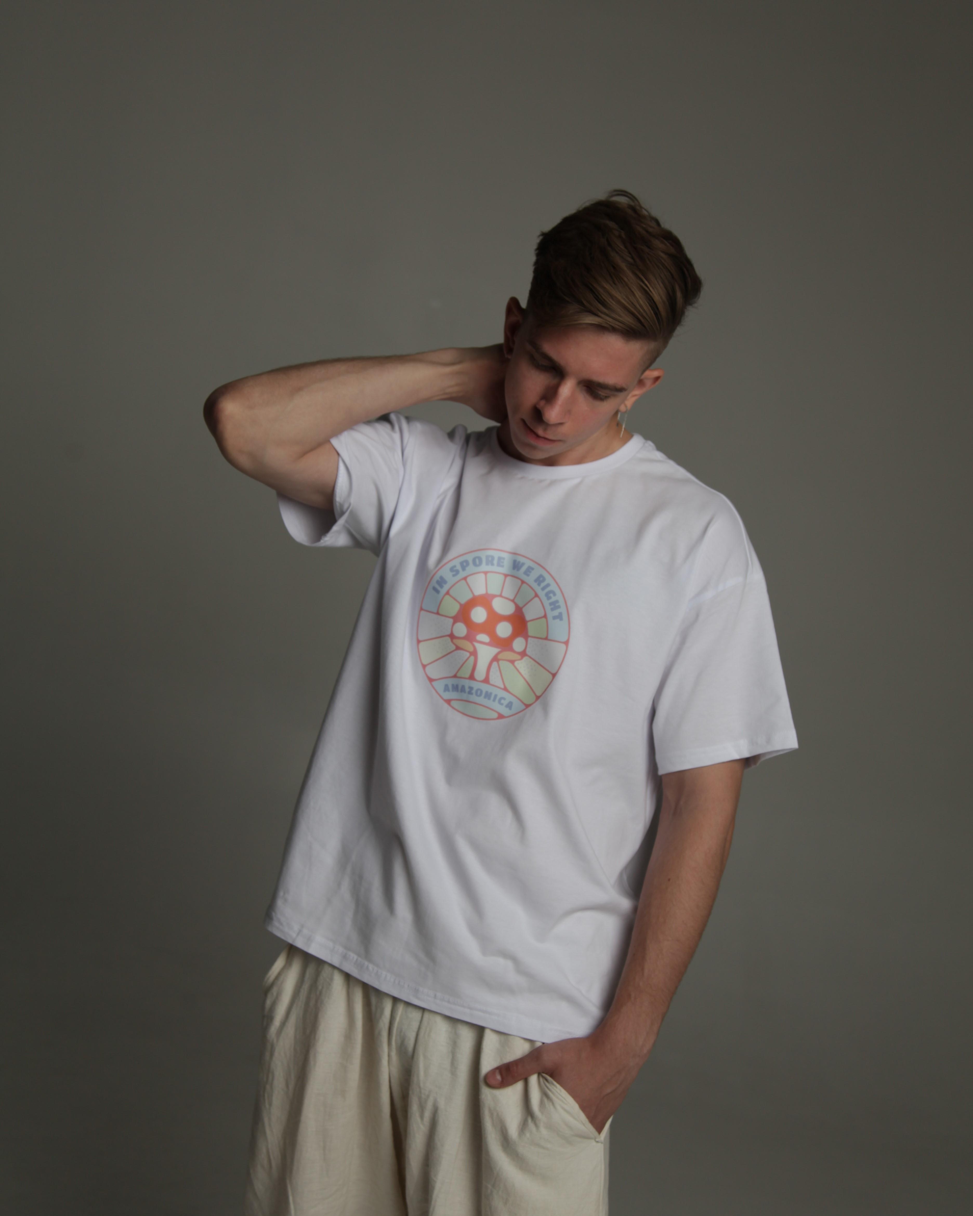 Белая футболка Amazonica